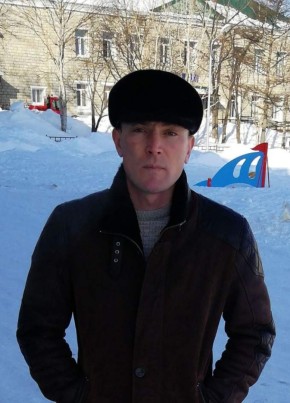 Анатолий из Охи 46 лет