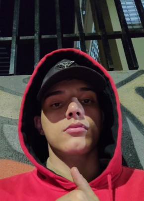 Vitor из Sarandi (Paraná) 18 лет