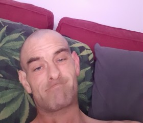 George, 39, Newcastle upon Tyne