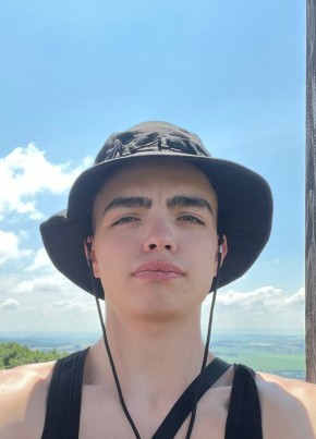 Maksim, 20, Russia, Saint Petersburg