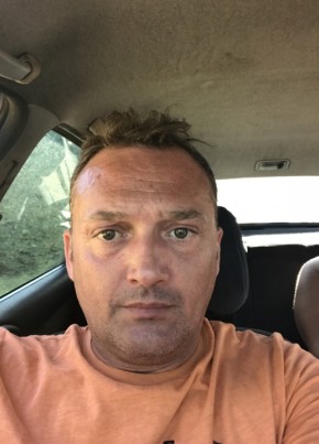 cyrille, 51, République Française, La Ferté