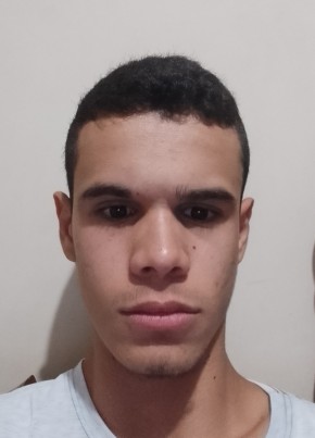 lucas из Londrina 18 лет