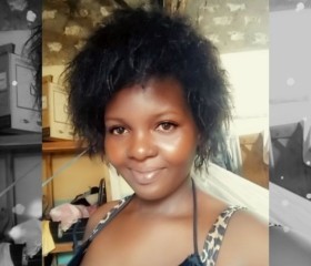 Nelly, 31, Nairobi
