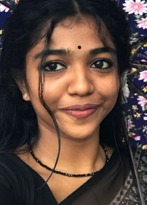 Roshni Mekrani, 18, India, Bangalore