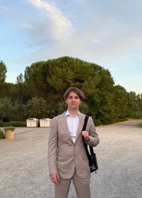 Anton из Paris 19 лет