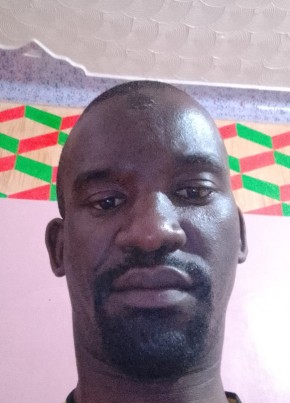 Mwanje, 38, Uganda, Kampala