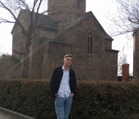 Aram, 20, Gyumri