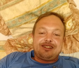 Jesús, 35, Torrelavega