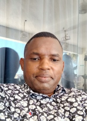 Douglas, 43, Kenya, Nairobi