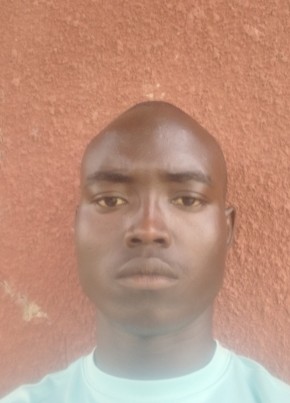 Kamwesiga из Gulu 20 лет