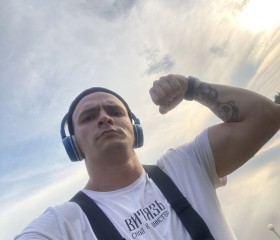 Maks, 25, Volkhov