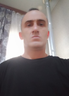 Vale из Sheki 44 года