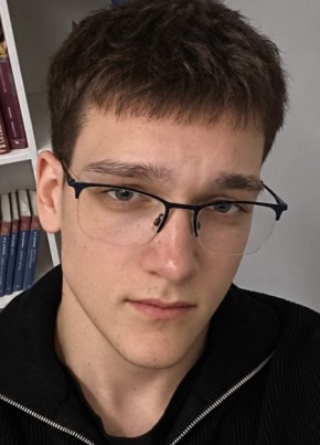 Михаил из Москвы 18 лет