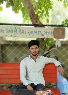 Sumit Kambad, 18, India, Bhavnagar