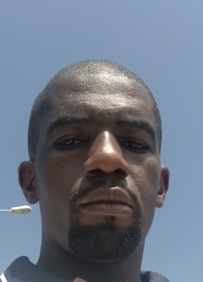 Ussi, 35, Tanzania, Dar es Salaam