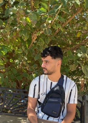 Abderrahmane из Blida 25 лет