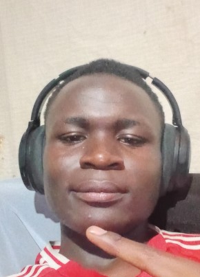 Manu из Nairobi 18 лет
