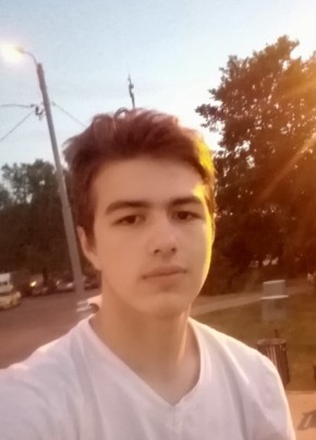 Павел, 18, Россия, Москва