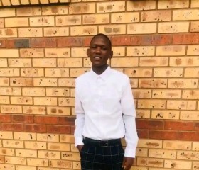 Momo, 22, Upington