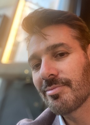 Paolo Raphael, 40, République Française, Paris