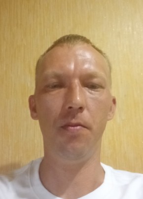 Дмитрий из Большого Камени 37 лет