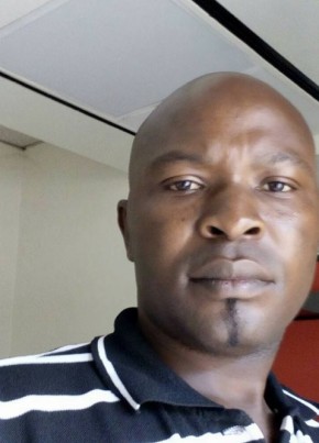 Titus, 42, Uganda, Kampala