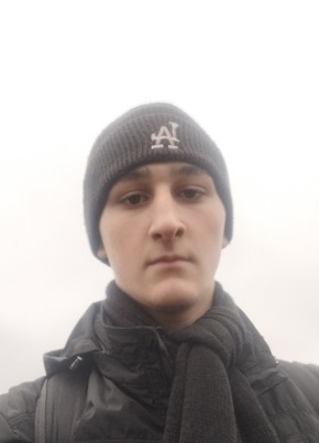 Максим из Павловск (Воронежской обл.) 18 лет