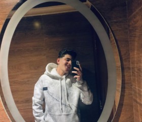 علي, 19, Cairo