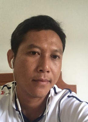 เฉลิมศักดิ์, 42, ราชอาณาจักรไทย, สกลนคร