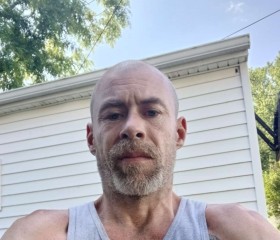 Tommy, 42, West Seneca