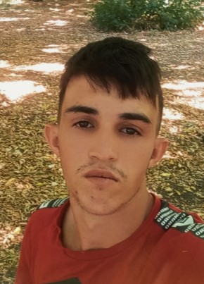 Mădălin из Iași 21 год