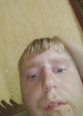 Максим из Красного Луча 22 года