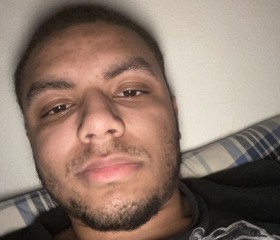 Tyler, 25, Bremerton