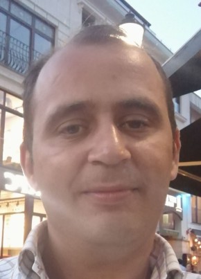 Mihai, 40, Romania, București