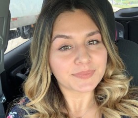 Stephanie Esther, 35, London