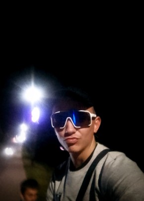 Константин из Рославли 19 лет