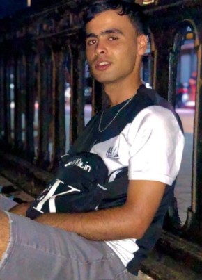 Anis из El Hadjar 23 года