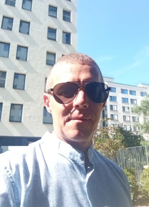 Денис из Екатеринбурга 44 года