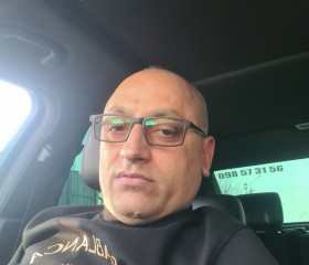 Edgar Nikoghosya, 42, Yerevan