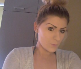 Carrie, 24, Medina Estates