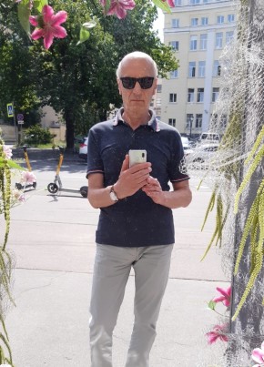 Виталий из Санкт-Петербурга 66 лет