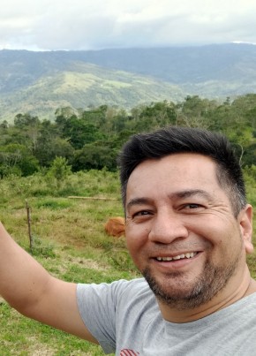 Luis Romero, 47, República de Colombia, Santafe de Bogotá