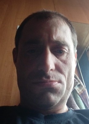 Максим из Екатеринбурга 42 года