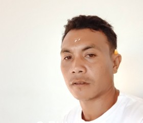 Gusmang, 38, Singaraja