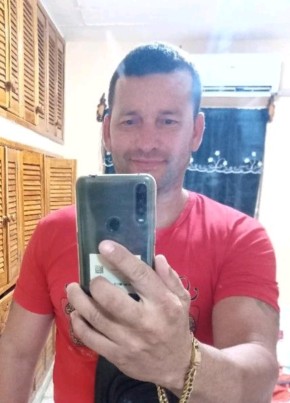 Osniel Suarez, 40, República de Cuba, La Habana