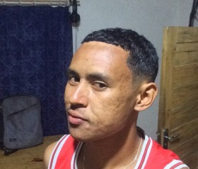 jifeishi, 18, Antananarivo