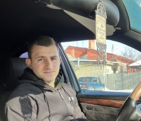 Erik, 21, Armavir