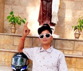 Abinash Tharu, 25, Gorakhpur (Uttar Pradesh)