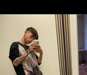 Efe, 18, Izmir