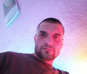 Tsanko, 30, Sofia